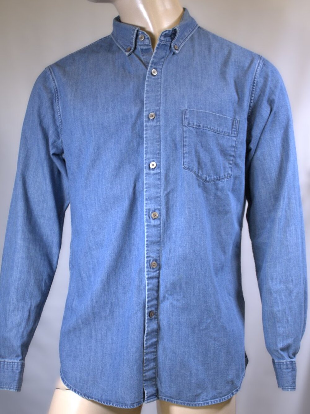 Uniqlo Denim Shirt Mens Large Slim Fit Blue Button Down Long Sleeve Pocket